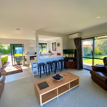 Ocean & Mountain Views - Kaikoura Villa Luaran gambar